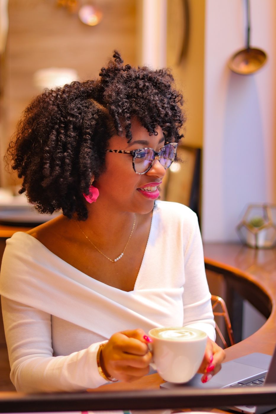 Branding session — creative entrepreneur working in a cafe